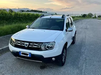 Usata Dacia Duster Ambiance 109 CV (80 kW) 2015 Bianco SUV