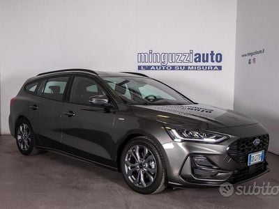 Grigio Usata 2023 Ford Focus ST-Line Berlina | 18.900 € (Buon prezzo)