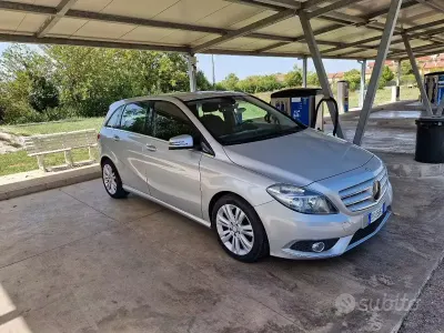 Usata Mercedes B180 109 CV (80 kW) 2013 Grigio Monovolume
