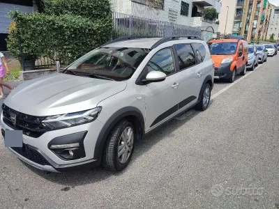 Usata Dacia Jogger Comfort 101 CV (74 kW) 2022 Grigio Monovolume