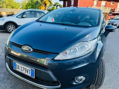 Usado Ford Fiesta Titanium 68 HP (50 kW) 2009 Preto Sedan