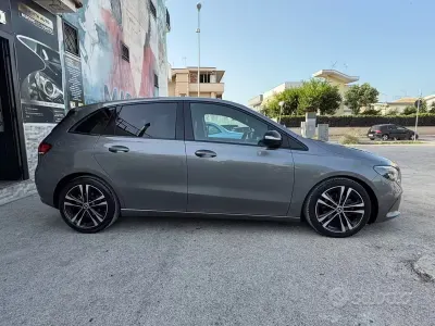 Usata Mercedes B180 116 CV (85 kW) 2020 Grigio Utilitaria