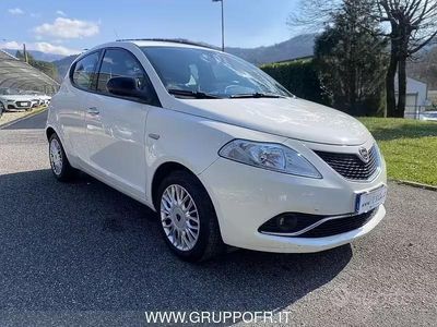 Begagnad Lancia Ypsilon Silver 69 HK (50 kW) 2017 Vit Halvkombi