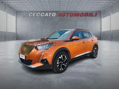 Usata Peugeot 2008 Allure 102 CV (75 kW) 2021 Arancione SUV
