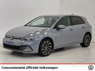 Gebraucht VW Golf VIII Style 116 PS (85 kW) 2023 Grau Limousine