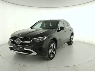 Käytetty Mercedes GLC220 Advanced 197 HP (144 kW) 2023 Musta Katumaasturi
