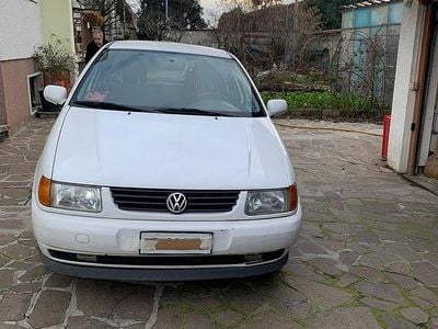 Usado VW Polo 55 CV (40 kW) 1995 Blanco Berlina
