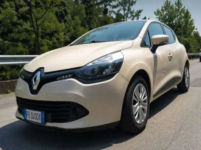 Usata Renault Clio IV Zen 75 CV (55 kW) 2016 Beige Berlina