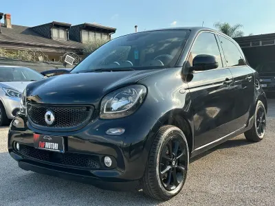 Begagnad Smart ForFour Passion 71 HK (52 kW) 2019 Svart Halvkombi