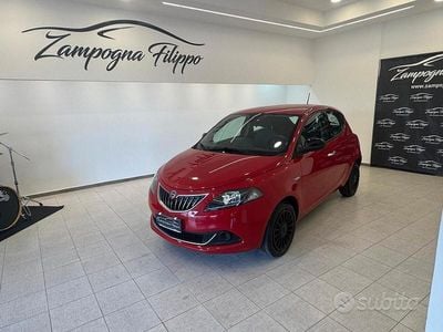 Usata Lancia Ypsilon Silver 69 CV (50 kW) 2021 Rosso Utilitaria