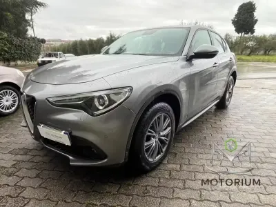 Usata Alfa Romeo Stelvio Executive 209 CV (153 kW) 2017 Grigio SUV