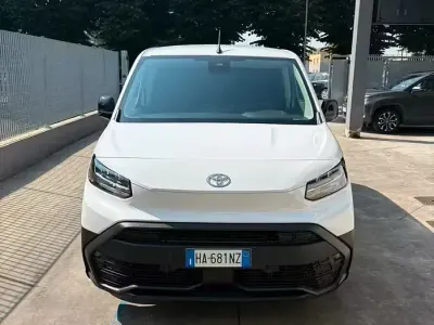 Usata Toyota Proace 102 CV (75 kW) 2025 Bianco Monovolume