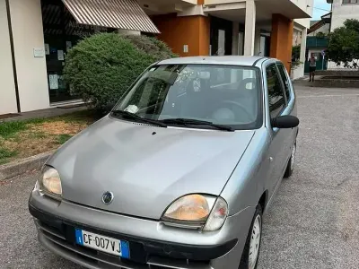 Usata Fiat 600 54 CV (39 kW) 2003 Grigio Berlina