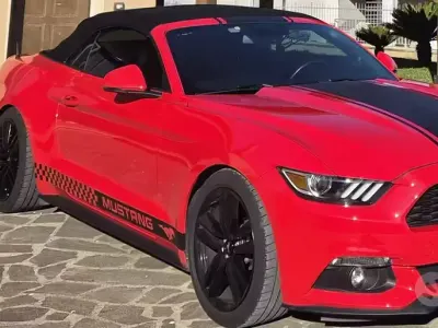 Usata Ford Mustang 317 CV (233 kW) 2016 Rosso Cabrio