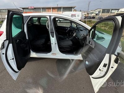 Bianco Usata 2011 Opel Meriva Cosmo Monovolume | 3800 € (Buon prezzo)