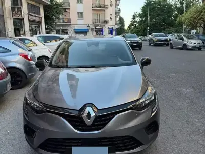 Usata Renault Clio V 101 CV (74 kW) 2023 Grigio Berlina