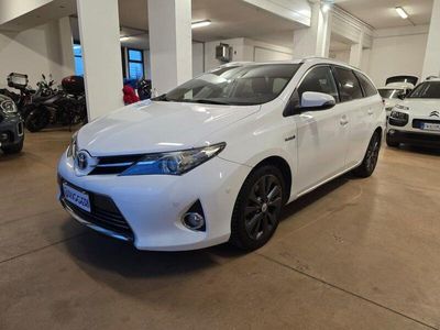 usata Toyota Auris Hybrid 