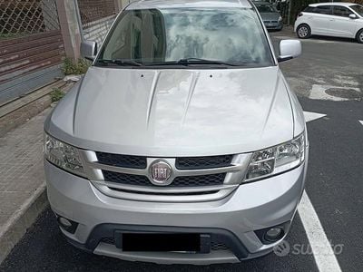 Käytetty Fiat Freemont 170 HP (125 kW) 2012 Harmaa Katumaasturi