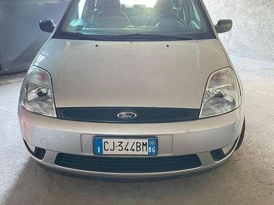 Usata Ford Fiesta Ambiente 75 CV (55 kW) 2003 Utilitaria