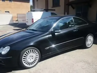 Käytetty Mercedes 220 136 HP (100 kW) 2006 Musta Coupe - kaksiovinen