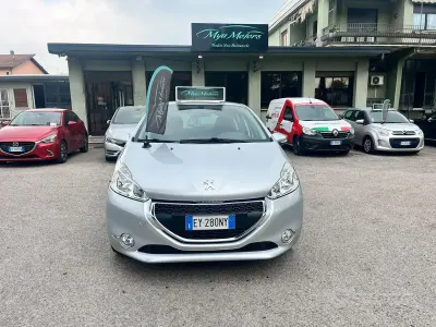 Usata Peugeot 208 Allure 82 CV (60 kW) 2015 Grigio Utilitaria