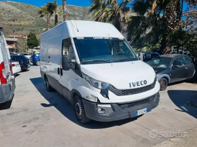 Usata Iveco Daily 126 CV (92 kW) 2014 Bianco Berlina