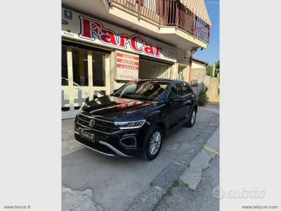 Usata VW T-Roc Life 110 CV (80 kW) 2023 Nero SUV