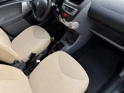 Usata Peugeot 107 68 CV (50 kW) 2007 Grigio Utilitaria