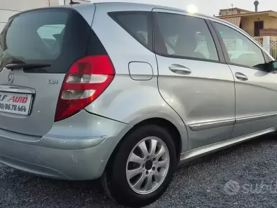 Usata Mercedes 180 Avantgarde 109 CV (80 kW) 2009 Grigio Berlina