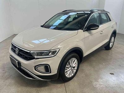 Grigio Usata 2023 VW T-Roc Life SUV | 22.690 € (Buon prezzo)