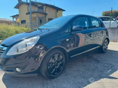 Usata Opel Corsa 80 CV (58 kW) 2010 Nero Utilitaria