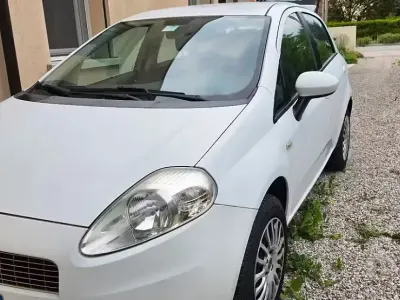 Usata Fiat Grande Punto 77 CV (56 kW) 2009 Bianco Utilitaria