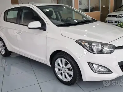 Usado Hyundai i20 90 HP (66 kW) 2013 Branco Citadino