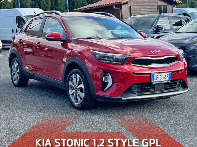 Usata Kia Stonic Style 82 CV (60 kW) 2023 Rosso SUV