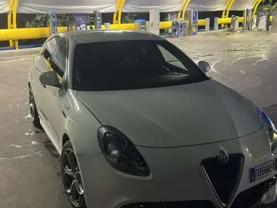 Usata Alfa Romeo Giulietta Distinctive 120 CV (88 kW) 2016 Bianco Utilitaria
