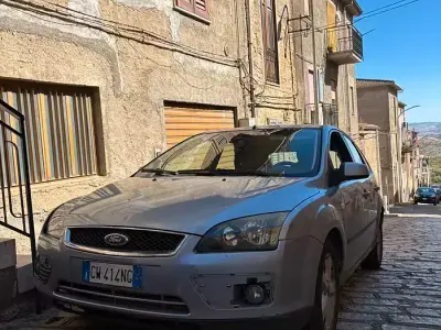 Usata Ford Focus 136 CV (100 kW) 2005 Bluazzurro Berlina