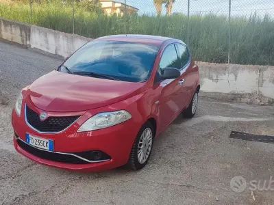 Usata Lancia Ypsilon 69 CV (50 kW) 2017 Bianco Utilitaria