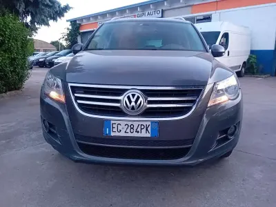 Usata VW Tiguan R-line 140 CV (102 kW) 2011 Grigio SUV