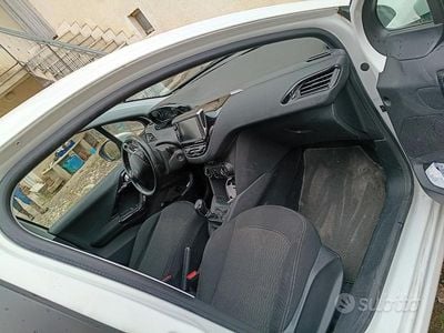 Usata Peugeot 208 68 CV (50 kW) 2018 Bianco Utilitaria