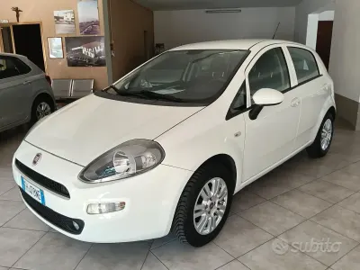 Usata Fiat Punto Street 77 CV (56 kW) 2017 Bianco Utilitaria