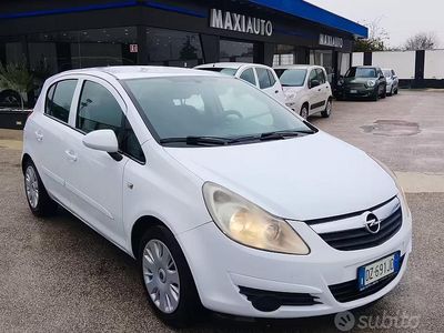 Usata Opel Corsa 74 CV (54 kW) 2009 Bianco Utilitaria