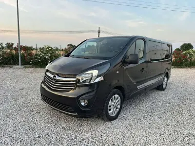 Usata Opel Vivaro 145 CV (106 kW) 2018 Nero Monovolume