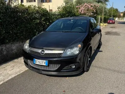 Usata Opel Astra GTC Cosmo 115 CV (84 kW) 2009 Nero Berlina