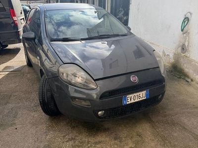 Usata Fiat Punto Young 75 CV (55 kW) 2014 Nero Utilitaria