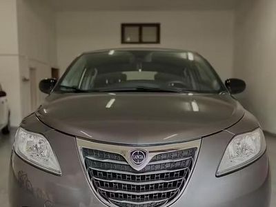 Usata Lancia Ypsilon 80 CV (58 kW) 2015 Grigio Utilitaria