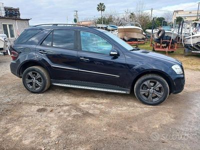 Usata Mercedes ML320 224 CV (164 kW) 2009 Blu SUV