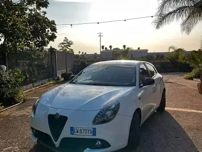 Usata Alfa Romeo Giulietta 120 CV (88 kW) 2014 Grigio Utilitaria