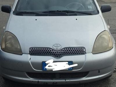 Usata Toyota Yaris 1999 Grigio Berlina