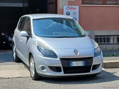 Usata Renault Scénic III 110 CV (80 kW) 2011 Grigio Monovolume