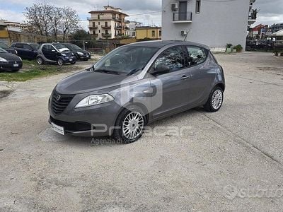Usata Lancia Ypsilon Silver 69 CV (50 kW) 2015 Grigio Utilitaria